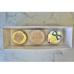 Box of 3 'best teacher' cupcakes brown